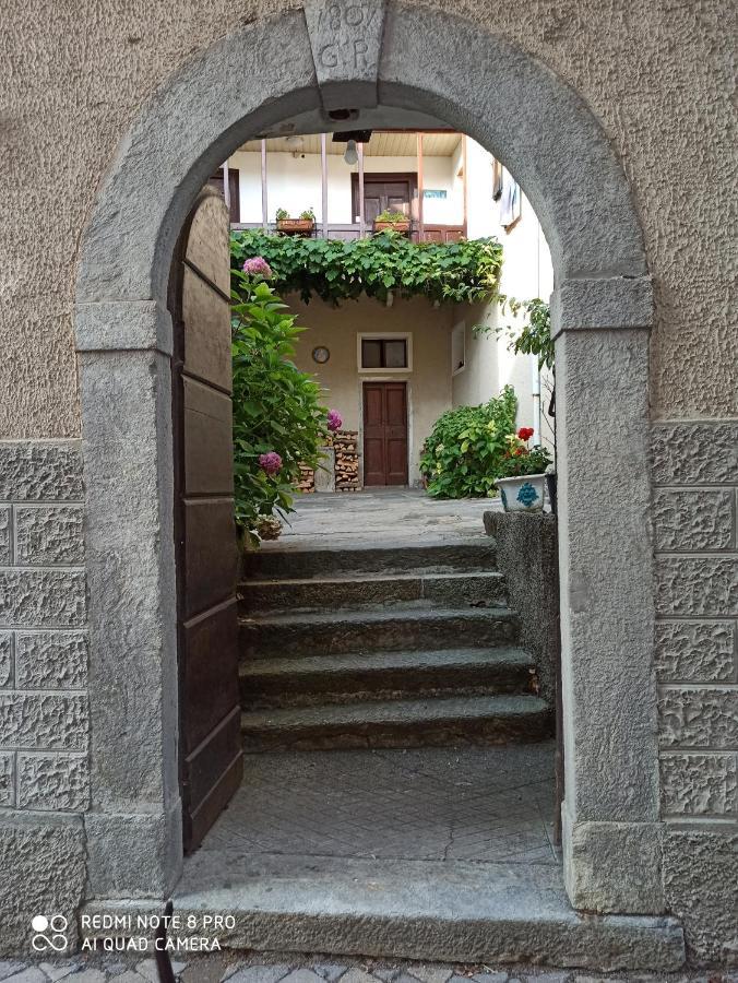 Casa Olmi Dependance Lejlighed Castiglione dʼIntelvi Eksteriør billede