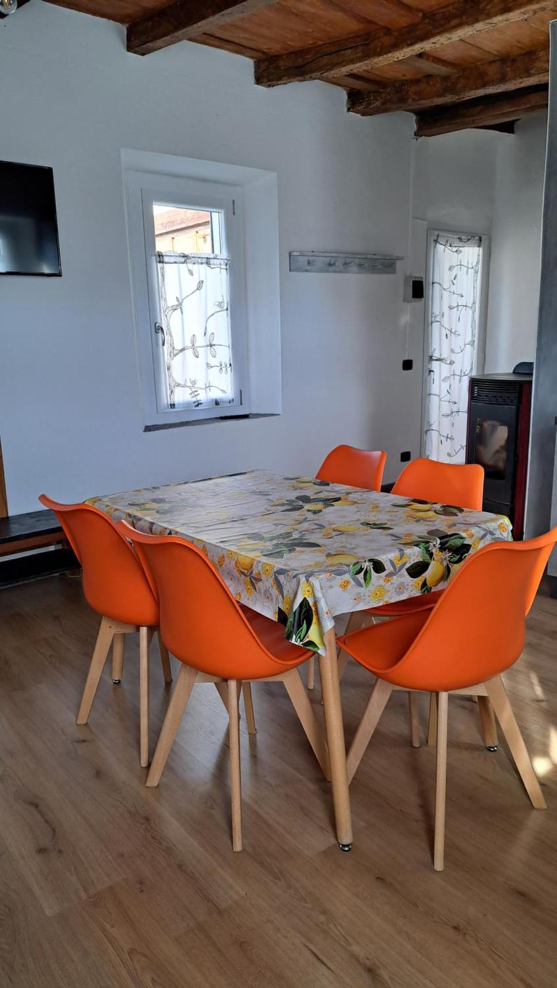 Casa Olmi Dependance Lejlighed Castiglione dʼIntelvi Værelse billede